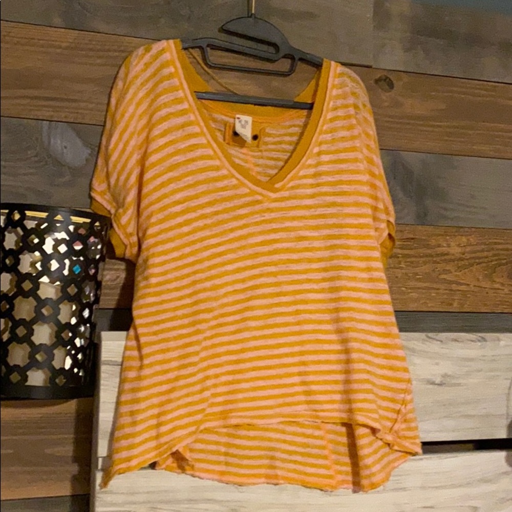XS We the Free v neck top cute!